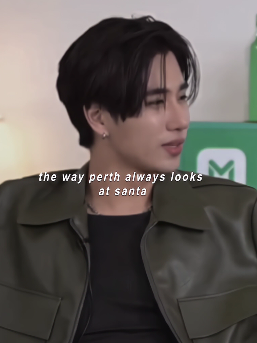 Tanapon is so whipped for real😭 #perthsanta #santapp #santapongsapak #perthtanapon #foryou #fyp #thailand #dontflop 