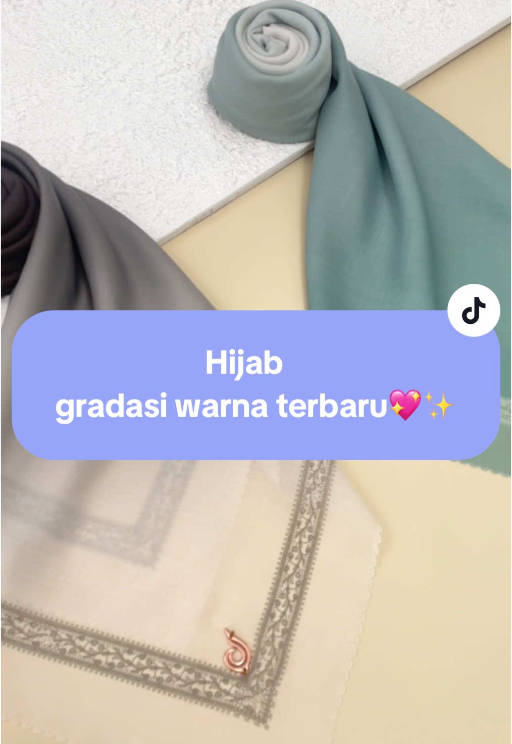 Bakal launching secepatnya. Siapa yg udah ga sabar? Btw warnanya cantik kan? #hijabmotifpremium #dafanyascarf #hijabmotif #paydaysale #wibgajian #rekomendasioutfit #fyp #gradasi 