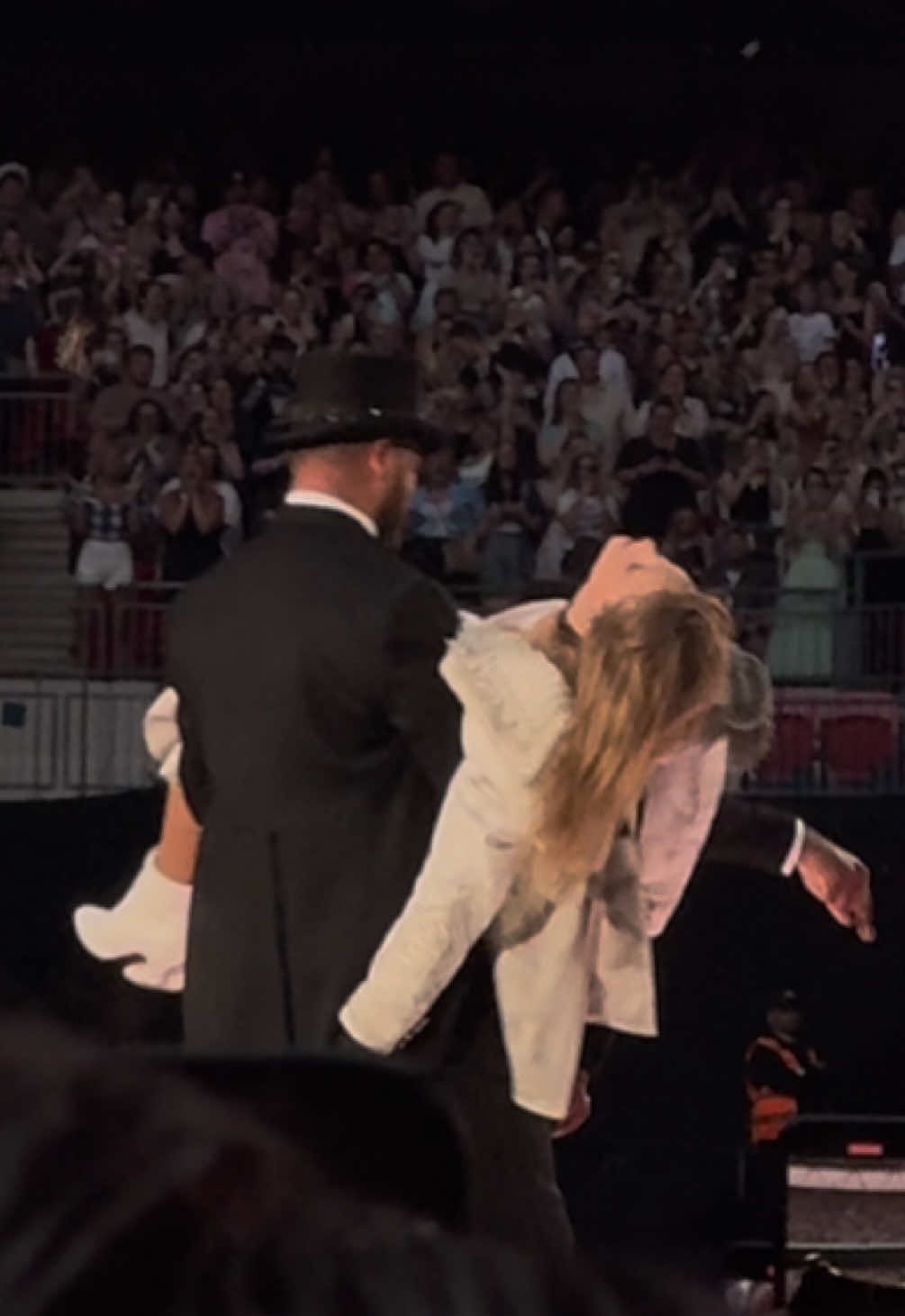 Not to be dramatic but this may have been the best moment of my life @Taylor Swift #taylorswift #traviskelce #erastour #wembleystadium #wembley #livemusic #fyp #london #oneyearsince 