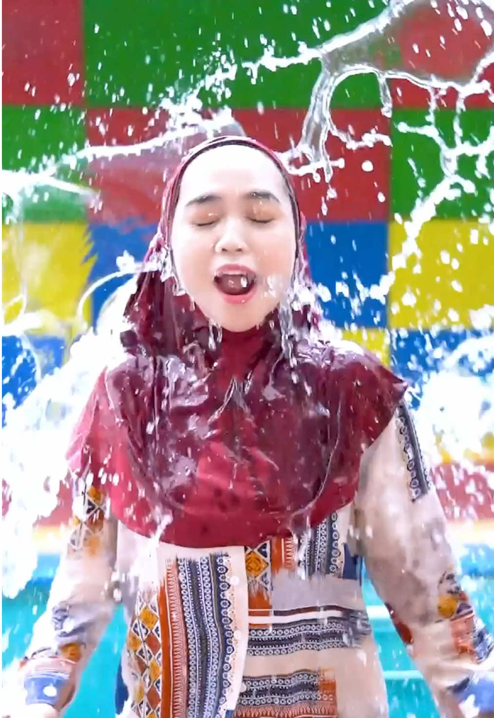 Demi apa?! @Pramy Indonesia  Udah waterproof, transferproof, tahan 12 jam lagi! Mana spray nya halus banget, kecintaan banget emang Pramy ❤️❤️ #settings pray #makeupawet  