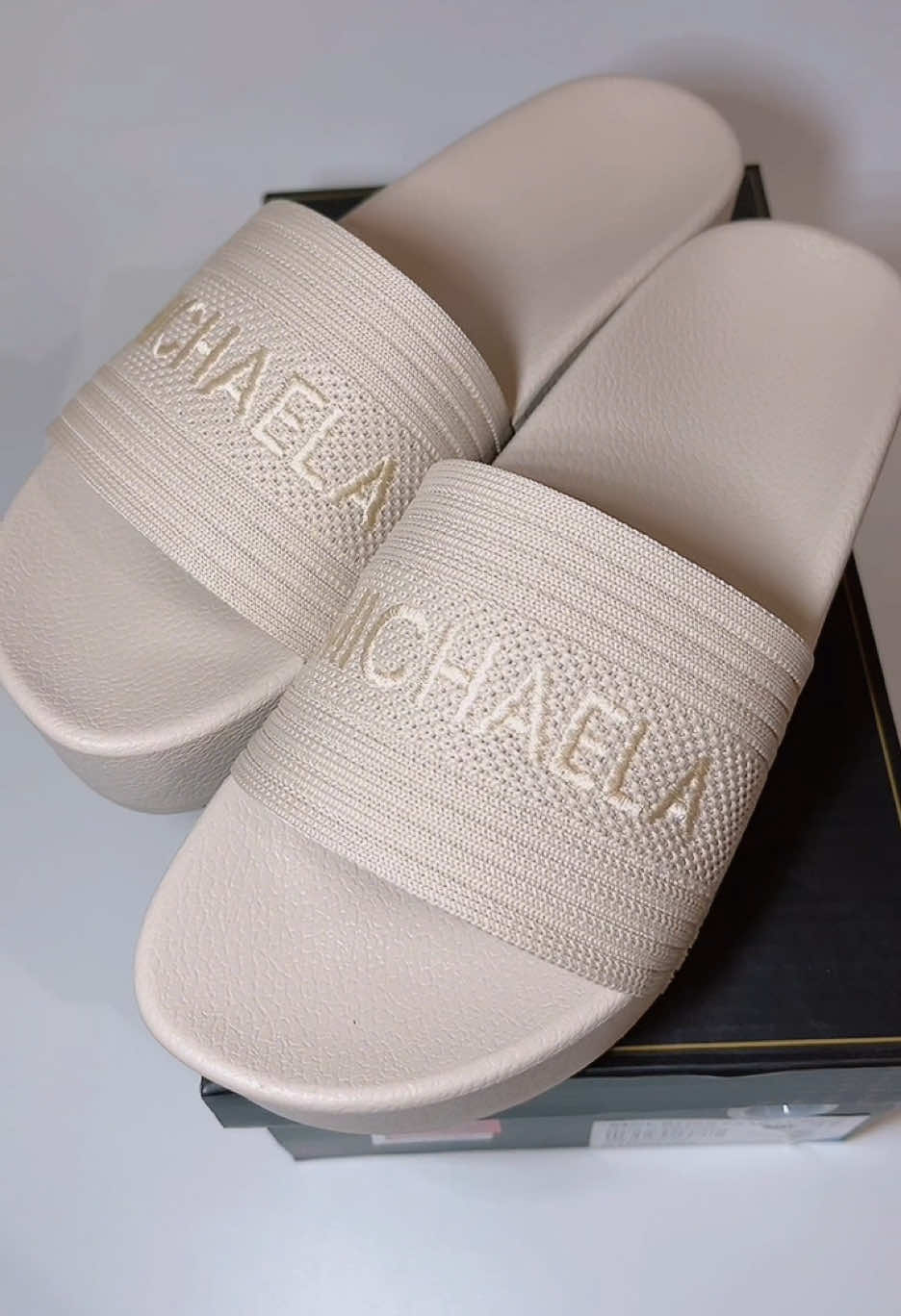 😍💗 #michaela #sandals #michaelasandals #platformsandals #michaelaph 