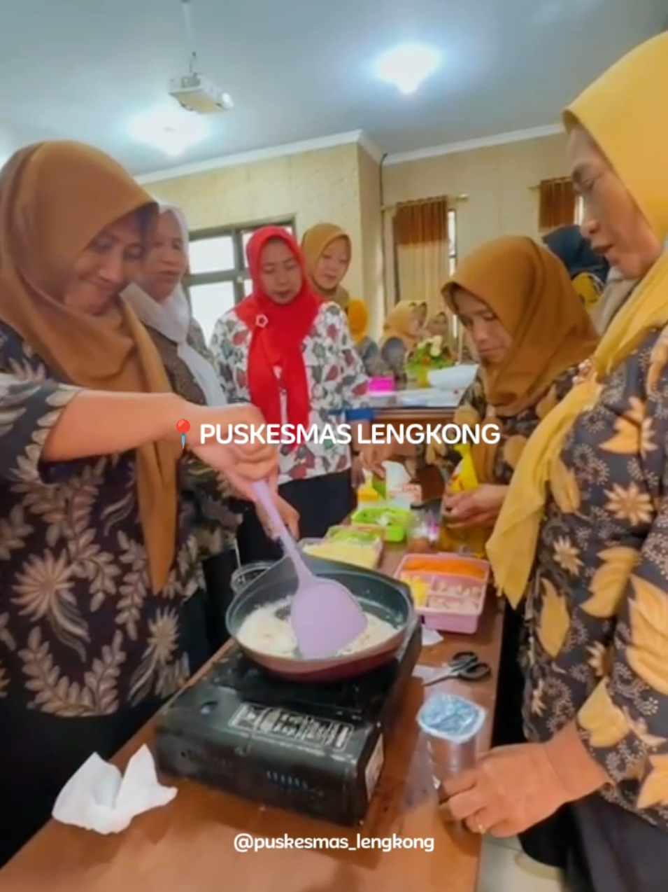 Pelatihan tim pelaksana persiapan pemberian makanan tambahan berbasis pangan lokal bagi ibu hamil kek dan balita gizi kurang di Puskesmas Lengkong pada tanggal 19-21 Juni 2025 #Pmt lokal #cegah stunting #ibu hamil #balita