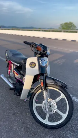 layan angin petang 😋 . #ex5malaysia #boonsiewhonda #ex5dream #ex5familia #ex5padu #ar80putih 
