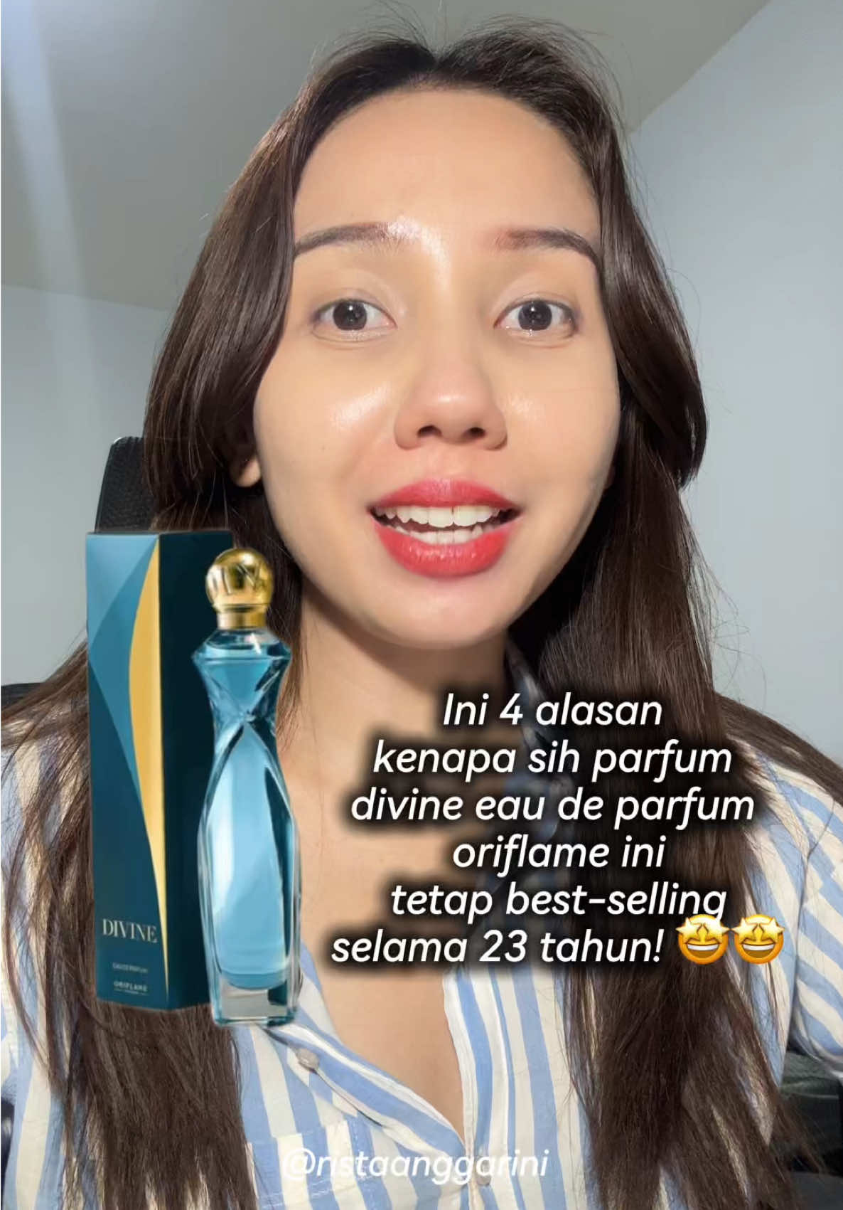 Ini 4 alasan kenapa sih parfum divine eau de parfum oriflame ini tetap best-selling selama 23 tahun!Yup parfum ini launching tahun 2002 lho! Usia kamu berapa di tahun itu? Atau ada yang baru lahir? ☺️☺️☺️ Menurutku, divine adalah wangi yang nggak mungkin ada yang nggak suka karena memang semenawan itu. 😍🥰 #divineeaudeparfum #oriflame #oriflamebali #oriflameindonesia #memberoriflame #brandpartneroriflame 
