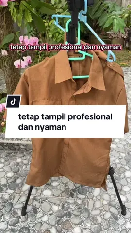 Satu setelan kemeja dinas warna khaki yang dirancang khusus untuk aktivitas harian. Warna netral, potongan formal, dan bahan adem membuat kamu tetap tampil profesional dan nyaman seharian. Cocok untuk pekerja lapangan, ASN, maupun pegawai kantor yang butuh gaya dinas praktis dan rapii #SeragamDinas #KemejaKhaki #StelanDinas #BajuKerjaRapi #KemejaPegawai #OutfitDinas #SetelanKerja #BajuDinasLapangan #PakaianKerja #OOTDDinas #FYP #TikTokOOTD