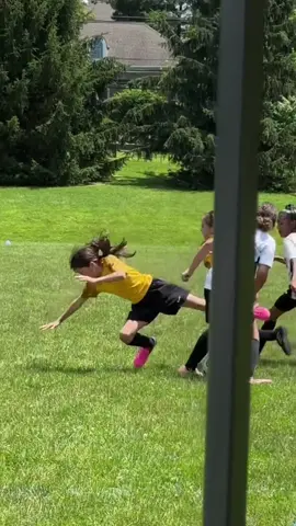 I can’t pass up a good falling down montage, yall know me 😅 #harrystyles #falling #u10 #girlssoccer #soccergame #tripping #pushing #bloopers