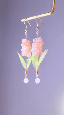 Hyacinth flower earrings! New and limited edition style - made with Czech glass beads #handmadejewellery #originaldesign #glassbeads #flowersearrings #wirewrapping 