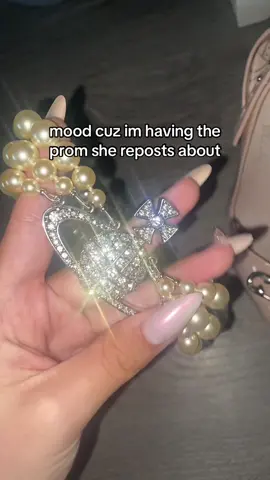 ohhh im gonna eat 😻 #09 #alt #fyp #prom #classof2025 #viviennewestwood #melissa #houseofcb 