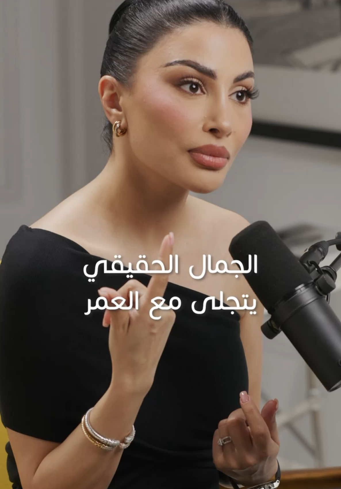 مفكّر إنو العمر عدوك؟ لا، العمر مش عدو، العمر هو رفيقك الوحيد يلي بيرافقك من أول نفس لآخر لحظة. بس الفرق كيف بتعاملو: يا بتخليه يمشي حدّك وانت عم تكبر وتتطور، يا بتخليه يسبقك وانت واقف محلّك.