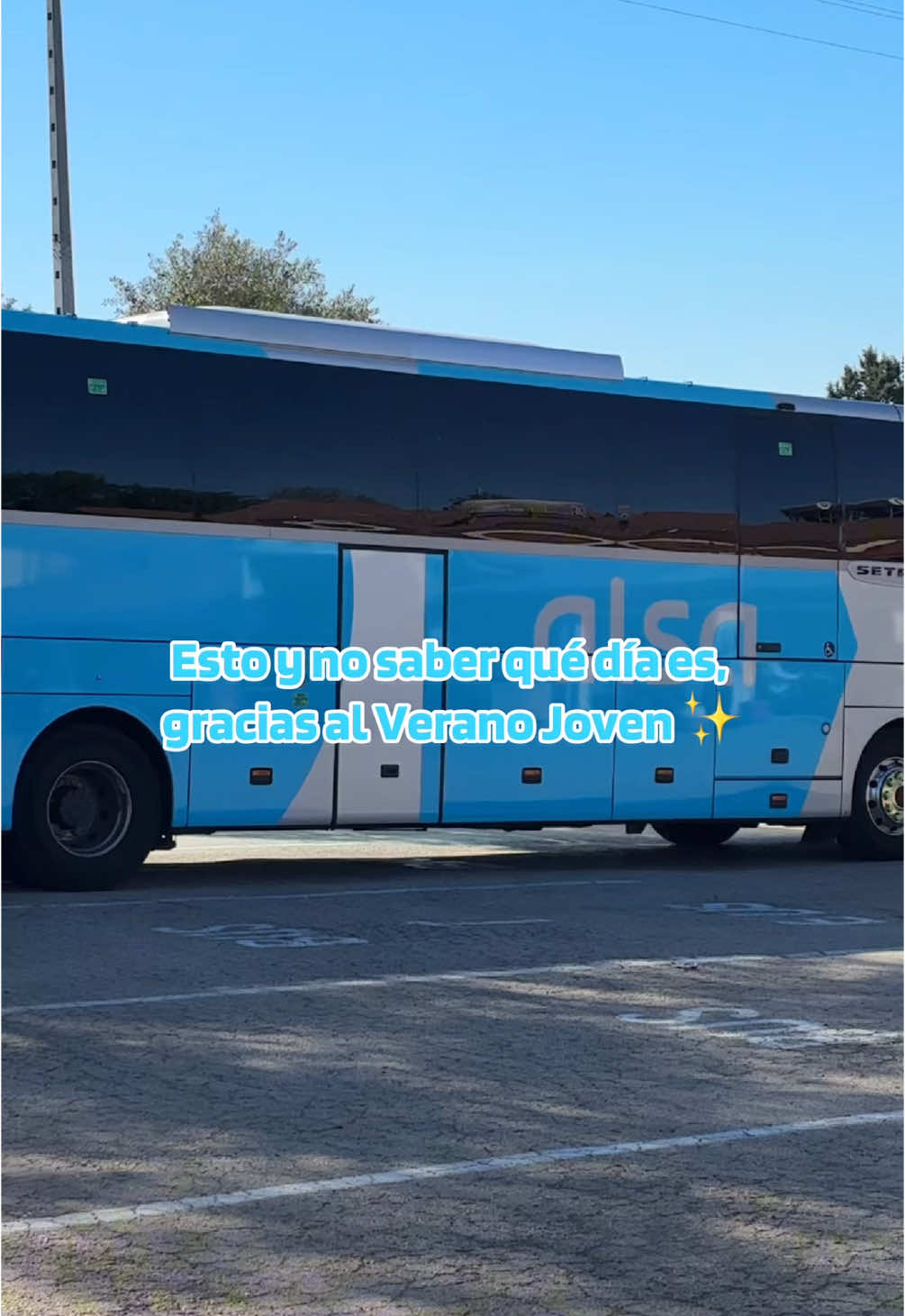 ✨Las vibes de cuando llega el Verano Joven✨ *Producto subvencionado por el Ministerio de Transportes y Movilidad Sostenible. #veranojoven #autobus #verano #viajes #escapada #viajar 