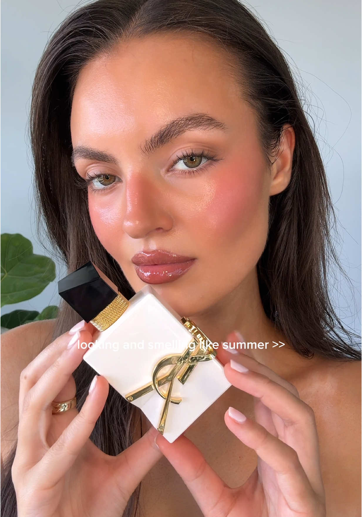 ad how to look and smell like summer using Libre L’Eau Nue ✨ the first alcohol-free fragrance by @YSL Beauty an oil in-water fragrance that stays all day long for enhancing skin and hair   #libreleaunue #fragrance #summermakeup #makeup @Selfridges 