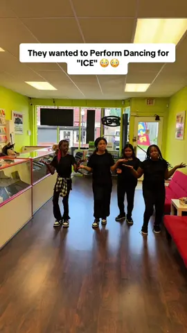 His reaction had me Dying 😭😭 #fyp #foryou #foryourpage #ice #moneytalkswireless #mtwrepair #ct #nyc #asmr #igotchu #phonerepair #bridgeportct #dance #funny 