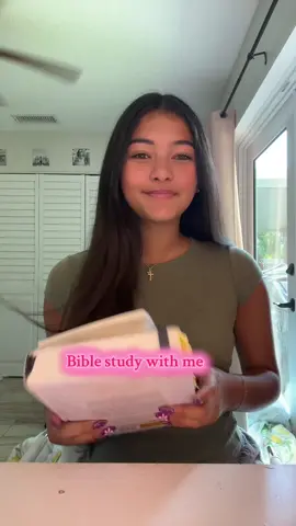 Please stay and Bible study w me 💗🥹✝️ #bible #biblestudy #biblestudytime #God #godlovesyou #jesuslovesyou #jesusisking #blessed #eternallife #bibleverses 