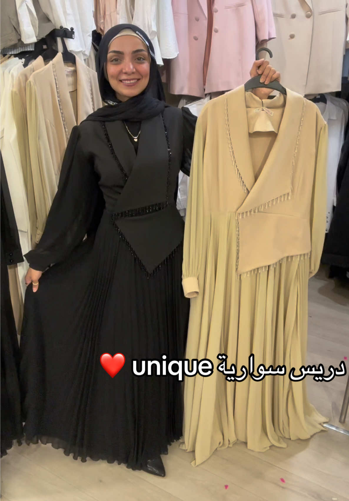 سوارية محجبات شيك ومميز جدا لمناسبتك 😍❤️ تفاصيله لازم تشوفيها في الفيديو 😉🥰 متوفر باللون الاسود والبيج ومتاح منه مقاسات … هتلاقوهم في #بارتيشن #me_queen ✨ #durra_bazaar #بازار_درة #2025 