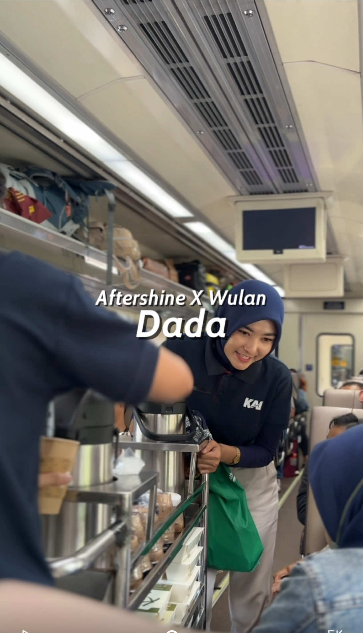 udah pernah ketemu mba fitri @Fyymbg1 di kereta apa aja guys? #masgie #keretaapiindonesia 