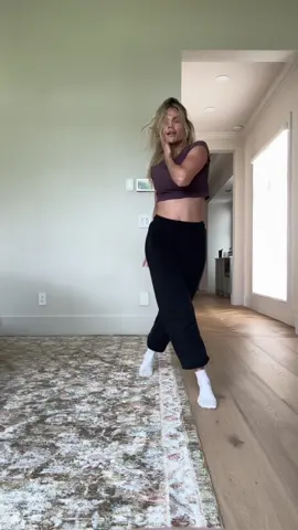 Anytime #tatemcrae comes on 😍✨🫡 some floor work ladies!  dc: me  #dancetrend #dance #misspossessive 
