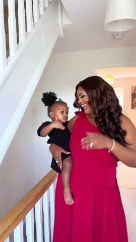 Don’t scroll without saying hi to baby girl 😂😂 see how she waved 🥺🥰  • • • • • • • #Summer #girlmom #motherhood 
