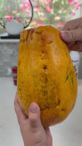 How to peel a papaya - quick&easy! #chefstyle #asmrvideo #asmrpeeling #cutwithme #asmr #peelingfruit 