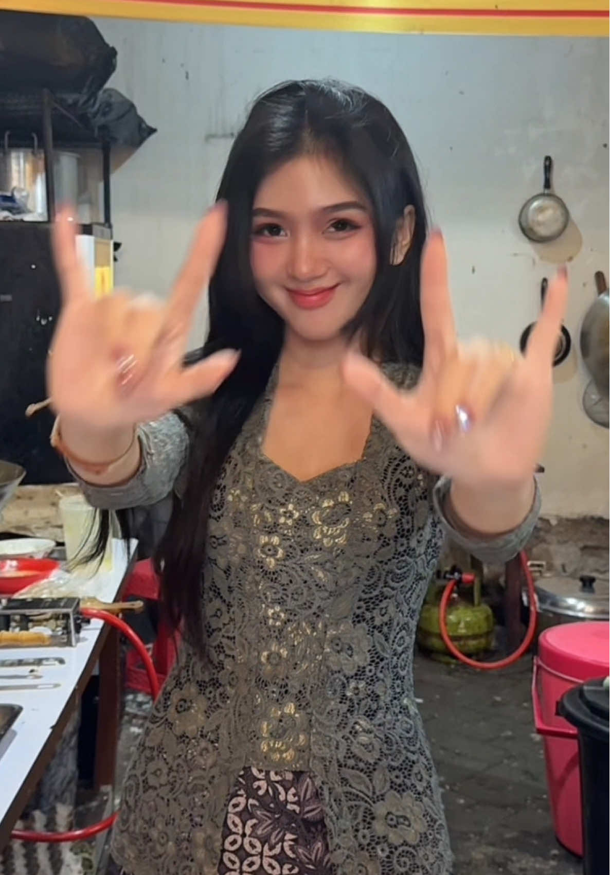 baliknya disini aja @Warung Bahagia #velocity  #kulinermalang #viral #fypシ #kebaya #bulan #zxycba 