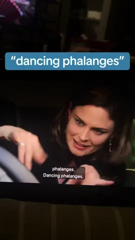 my sister and I quote “dancing phalanges” a lot hahah  3x12 #bones #bonestvshow #temperancebrennan #seeleybooth #boothandbones #rewatchingtheseries #rewatching #fyp 