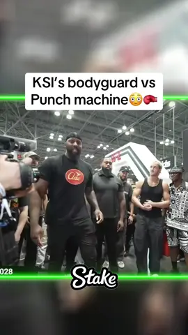 KSI’s bodyguard vs Punch machine😳🥊 #Ksi #jj #sdmn #sidemen #w2s #prime #youtube #mrbeast #loganpaul #boxing #jj #london #uk #irl #stream #fanatics 