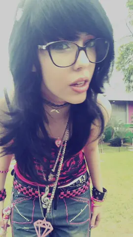 eu prometo que esse e o penúltimo vdo q eu posto com essa roupa ┐(￣ヘ￣)┌#scenegirl #subculture #EMO #y2k #rawr #scene #2010 #scenemo #swag  #alternative #scenegirl #alt #2000s #rawrxd #scenekid 