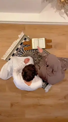 يكفينِي من هذا العُمر  إني حظيت    بك يا أحن ارزاقِي.🥺🤍 . #couplemuslim  #الحب_الحلال  #الحجاب_الشرعي  #🖤🖤👑 
