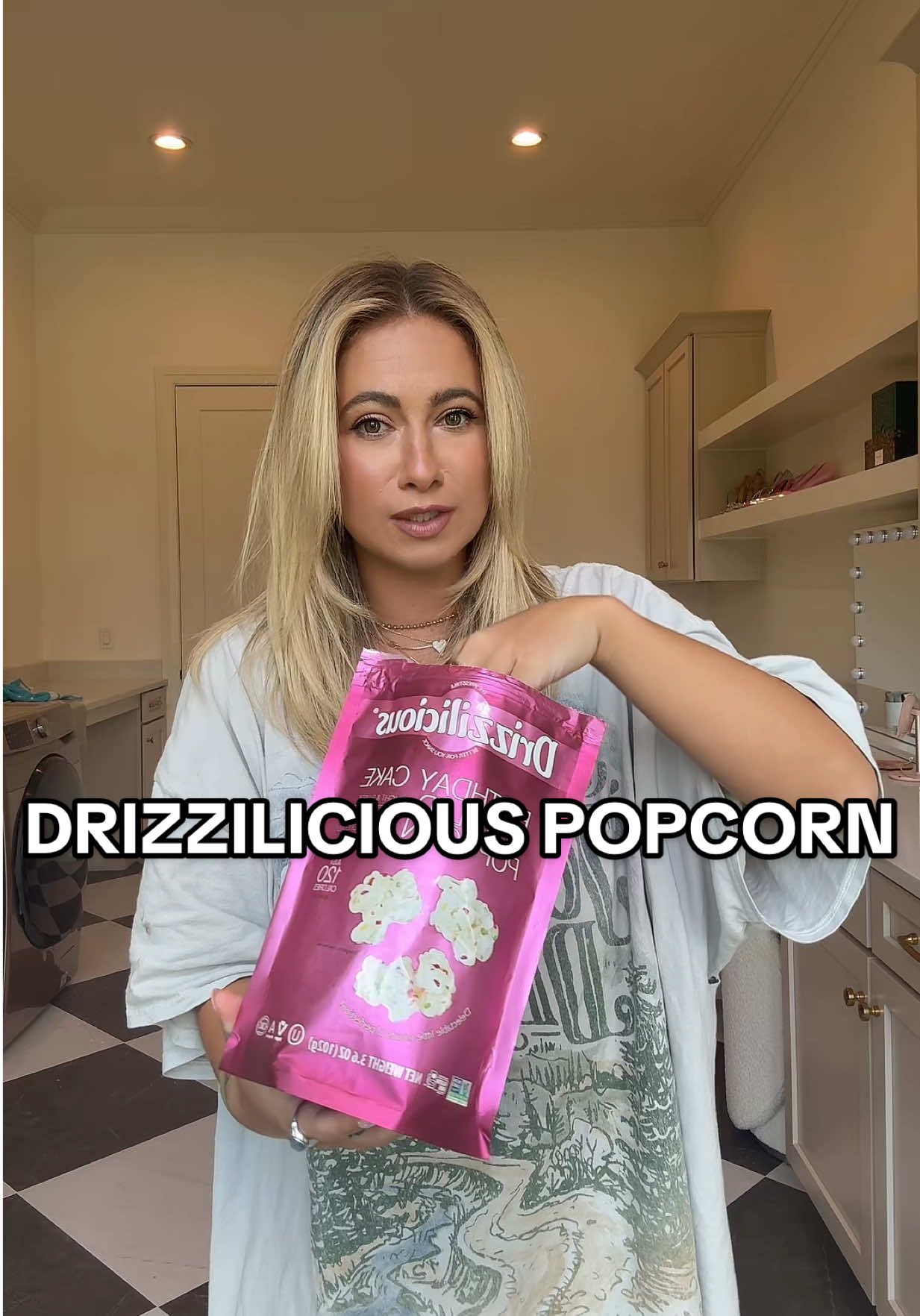 drizzilicious popcorn exists & it’s amazing??? 🎂🎀🍿  #drizzilicious #mukbang #tastetest #popcron #healthysnack 