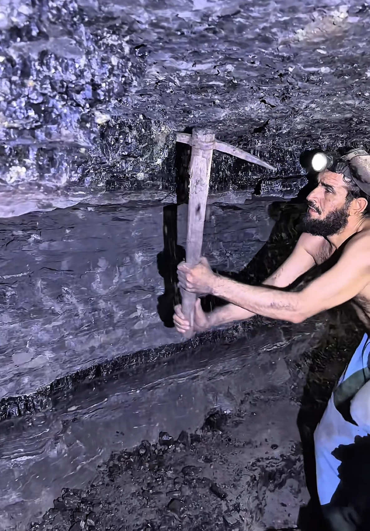 Deep underground mining finding the hidden treasure #blackdiamond #Minecraft #mining #undergroundmining #treasurecave #goldmining #hiddentreasure 