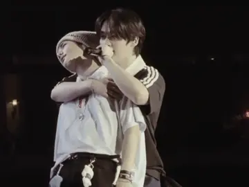 عشقي احضانهم .. #hyunjin #leeknow #hyunho #fyp #هيونهو #هيونهور 