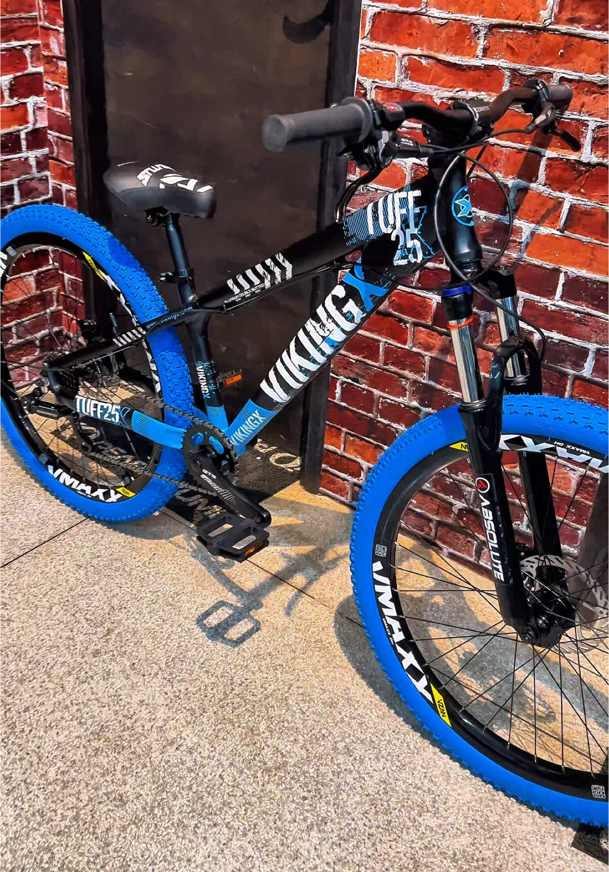 Está querendo uma bike Grau🚀? Confira essa Vikingx Tuff montada customizada, aqui você monta bicicleta grau do seu jeito, investindo o que está dentro do seu orçamento🙌. Te espero para um atendimento exclusivo 📱😉. 👉Temos Hupi Naja, Vikingx Tuff, Gios Br., GTA Camaleão e mais em bike grau 🤩…  #bicicleta #bike #vikingx #grau244 #bikegrau #familia #hupinaja #giosbr 