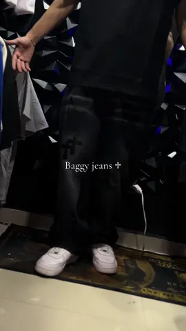 Baggy jeans ♱ Disponibles a la venta.  Ig: accesayv  #baggyjeans #baggypants #baggyjeansoutfit #fyp #videoviral #temdencia #tiendafisica #venezuela #drip #drill #granbazarmcbo #galeriasmallmaracaibo #feed #y2k #y2kaesthetic 