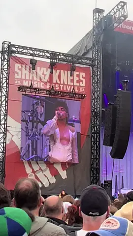 They should’ve asked him to be in 28 years later.. 🤭  did this video for the trend, I did enjoy the show though.   #gretavanfleet #shakeyknees 