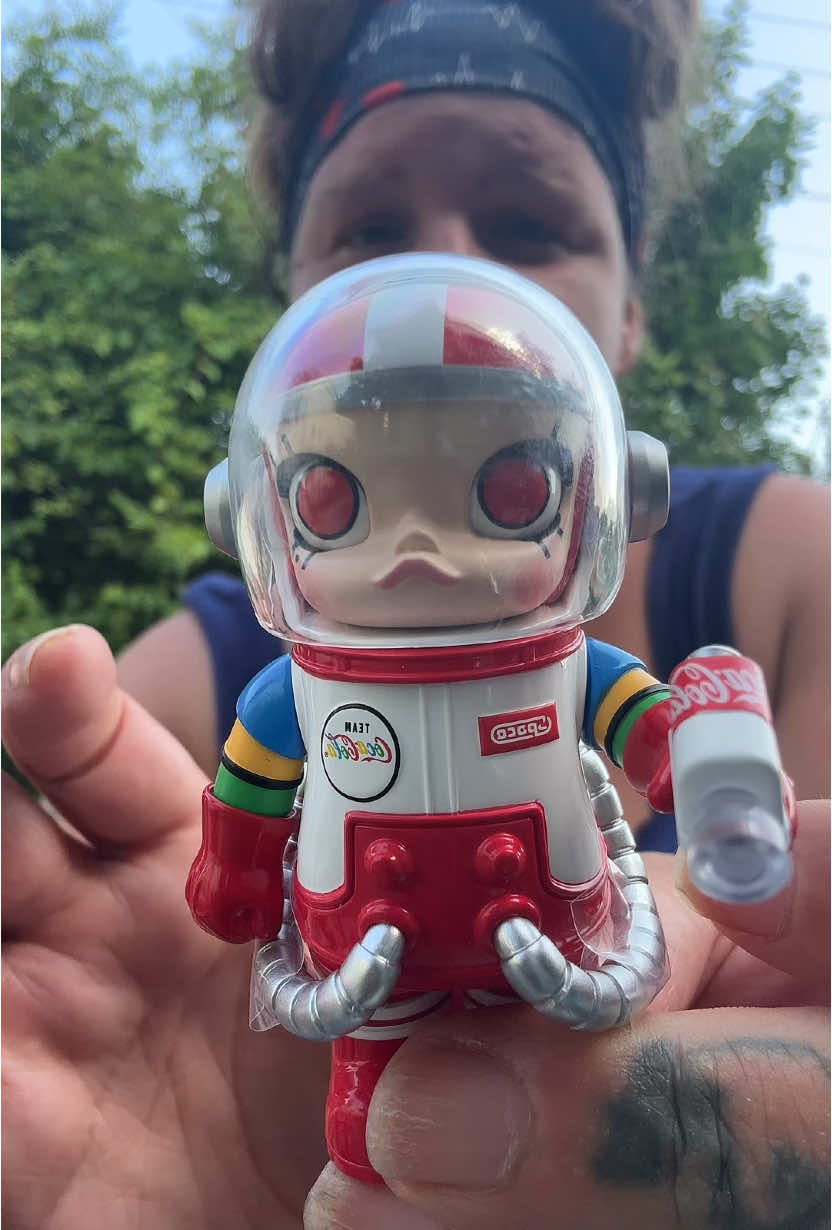 Replying to @Quantum.Alchemy #megaspacemolly #popmart @POP MART US LOCAL @POP MART US I know I said it was my least favorite pull but she’s soo cute! The red eyes sold me! 
