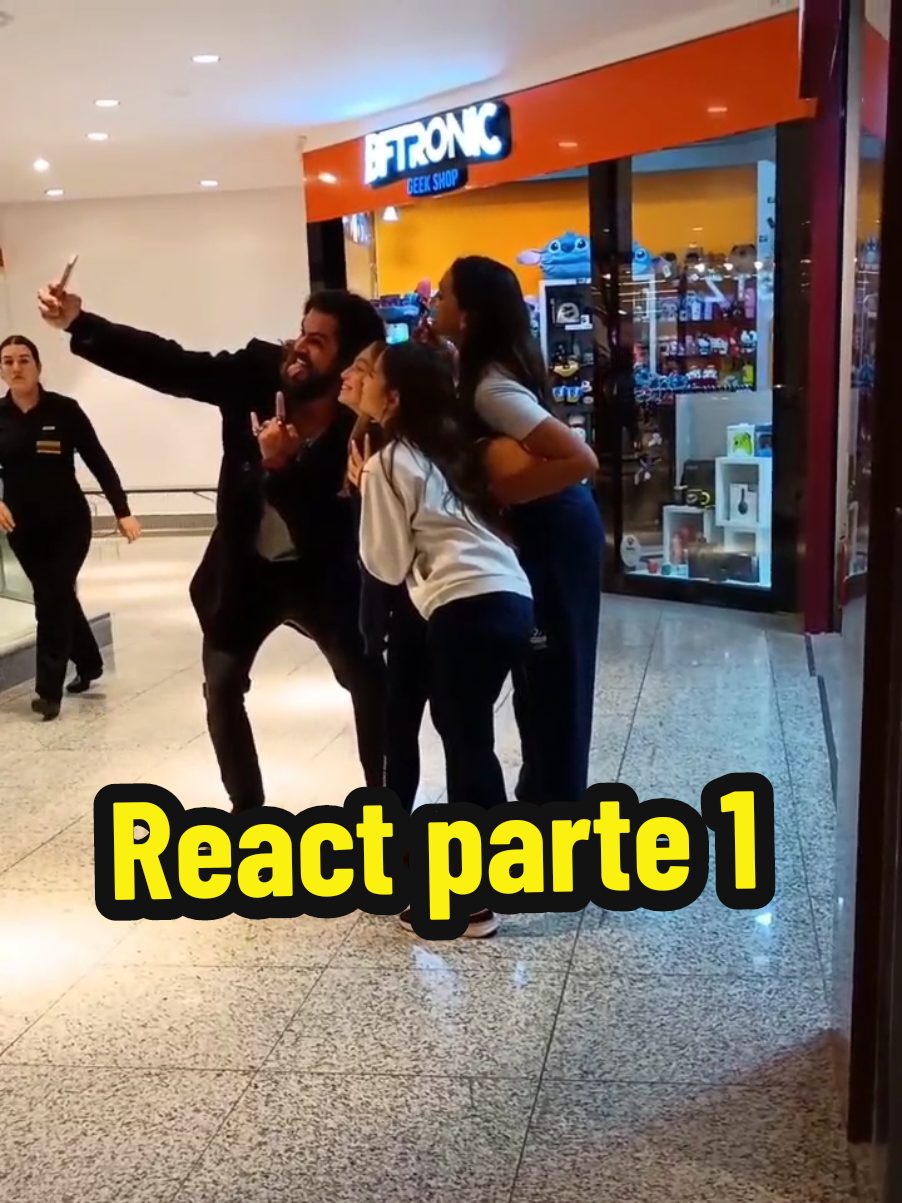 Reação das pessoas no shopping parte 1, segura na boia que vem mais. Comenta aí, como seira sua reação em ver o aquaman por aí 😉 #react #sosia #aquaman 