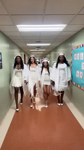 graduating with my favs 🫶🏾#class2025 @Sharon ♡ @lia @raina 