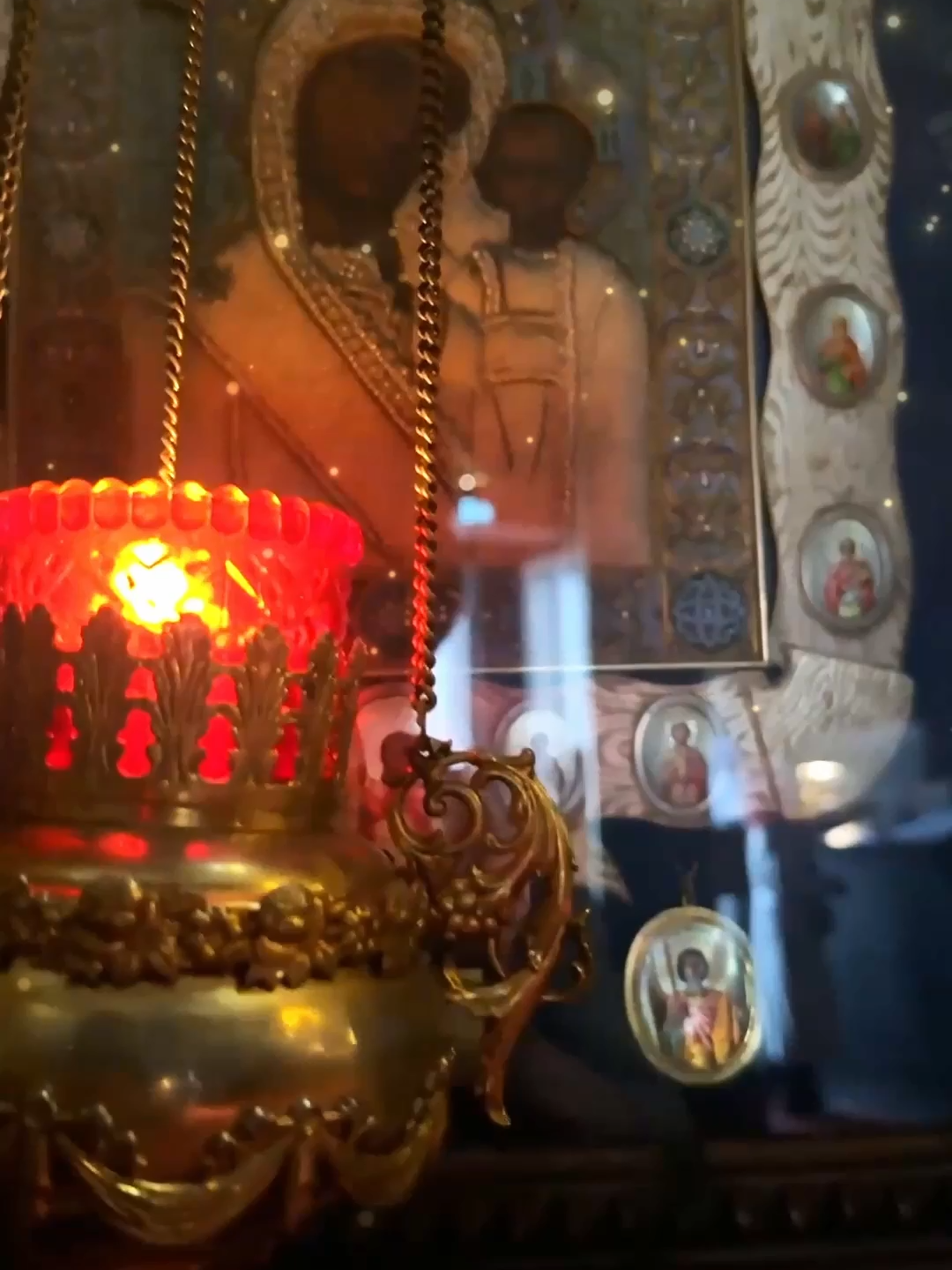 Nu uita să te rogi așa Doamne, iartă-mă. Nu sunt perfect- sunt un păcătos. Uneori uit să mă rog, alteori uit să-Ți mulțumesc, și uneori îmi pierd răbdarea. Dar ştiu că Tu vezi tot ceea ce fac. Îți mulțumesc că îmi dai o nouă zi, în care pot să o iau de la capăt. Doamne, Te iubesc și am nevoie de Tine în fiecare clipă. Nu mă părăsi niciodată - Tu ești totul pentru mine. Promit să împărtășesc această rugăciune, ca Tu să binecuvântezi mai mulți oameni prin mine. Amin!