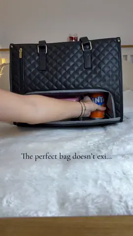 The ultimate lunch + laptop combo bag every boss woman needs 👩‍💼💼🥗 ✨ Fits a 15.6” laptop 🥪 Insulated compartment keeps lunch fresh for hours 👜 Comes with a matching wallet! From office to errands, this tote does it all 😍 Shop here 👉 https://amzn.to/3TEtlRK #AmazonFinds #WorkBagEssentials #TikTokMadeMeBuyIt #LaptopBag #LunchBag #WomenInBusiness #OfficeStyle #FunctionalFashion