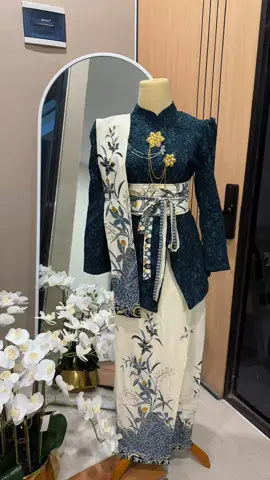 Sewa dan jual kebaya janggan 😍 Include : kebaya, selendang, oby belt, rok, kerudung Ld: up to 110 Bisa kirim ke luar kotaa Info lebih lanjut dm  #sewakebaya#sewakebayajanggan #sewakebayawisuda#sewakebayapremium #sewakebayajanggansidoarjo #sewakebayajanggansurabaya #sewakebayatulungagung#sewakebayapasuruan#sewakebayalamaran#kebayajanggan #kebayajanggan #sewakebayapasuruan#sewakebayagresik#kebaya#kebayamurah #kebayamodern#kebayakutubaru