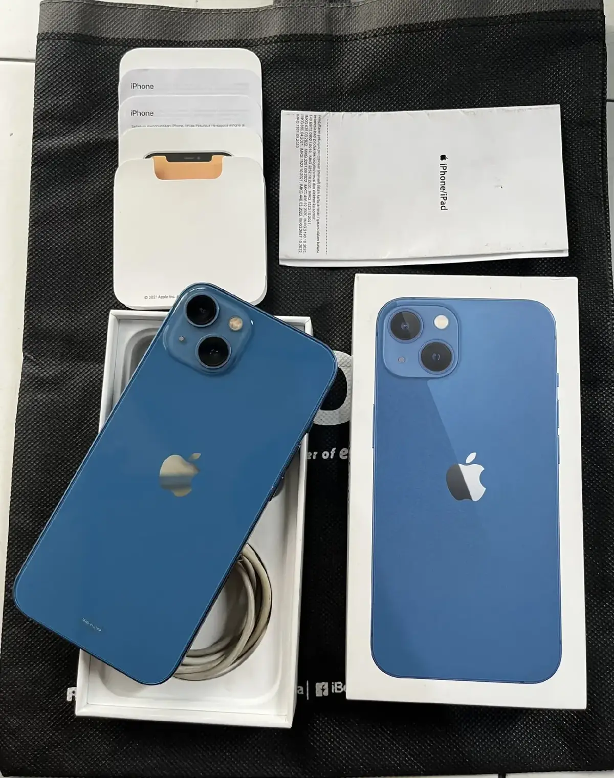 ready iPhone 13 128gb iBox  4JT nego tipis  •mulus tanpa minus  •bh 97% •fullset lengkap  •face id & trutone on •kamera D/B jernih  •semua berfungsi normal note:terima cash/credit seluruh Indonesia