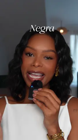 Siempre terminas usando el mismo labial porque sientes que nada más te queda bien? Hoy te muestro 5 combos que de verdad funcionan para piel morena, negra o trigueña. Tonos que realzan, definen, y no se ven forzados. ¿Cuál fue tu favorito? ¿Te animarías a probar alguno? 👇🏽 1. Bored heaux - grape splash  2. Riri - Fussy 3. They so vine - Riri  4. Extra thigh - Hot cherry  5. Brown’s out - Hot chocolit  @Fenty Beauty #afrolatina #review #pielmorena #lipcombotutorial 