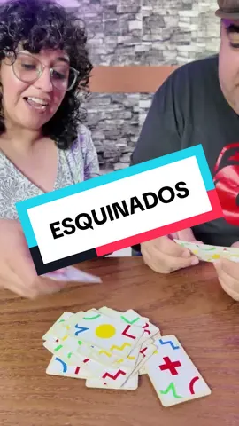 Jugamos Esquinados! Busca en una esquina la silueta y color de la figura en el centro de la carta en la mesa! #juegosdemesa #boardgames #fun