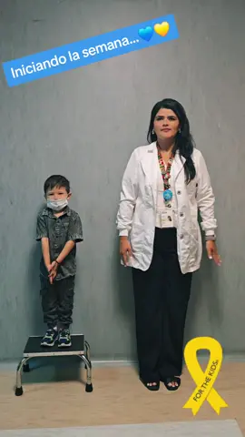 Albertito, con Leucemia Aguda siguiéndole el rollo a la doctora... (Video autorizado) #kidscan #cancerinfantil🎗️ #childhoodcancerawareness #leucemia 