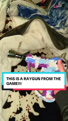 The fact it’s a raygun ANd a torch , it’s just such peak product !! #tiktokmademebuyit #tiktokshopfinds #raygun #tiktokraygun #raygunzombies 