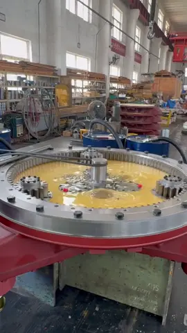 What’s this gearbox’s name on your side? #gearbox #gear #shaft #assemble #transmission #machinery #industrial 