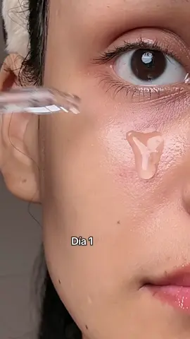 Sabías que la Niacinamida puede ayudarte a no solamente quitar manchas pero también reducir poros y textura de la piel?🤯 Está de SKIN1004 me encanta porque tiene pantenol y centella asiatica lo que la hace muy gentil en la piel 🥰 #skincare #skin1004 #tiktokmademebuyit #koreanskincare #kbeauty #skincareroutine #skincareproducts #centellaskincareroutine #centellaskincare @SKIN1004 US 