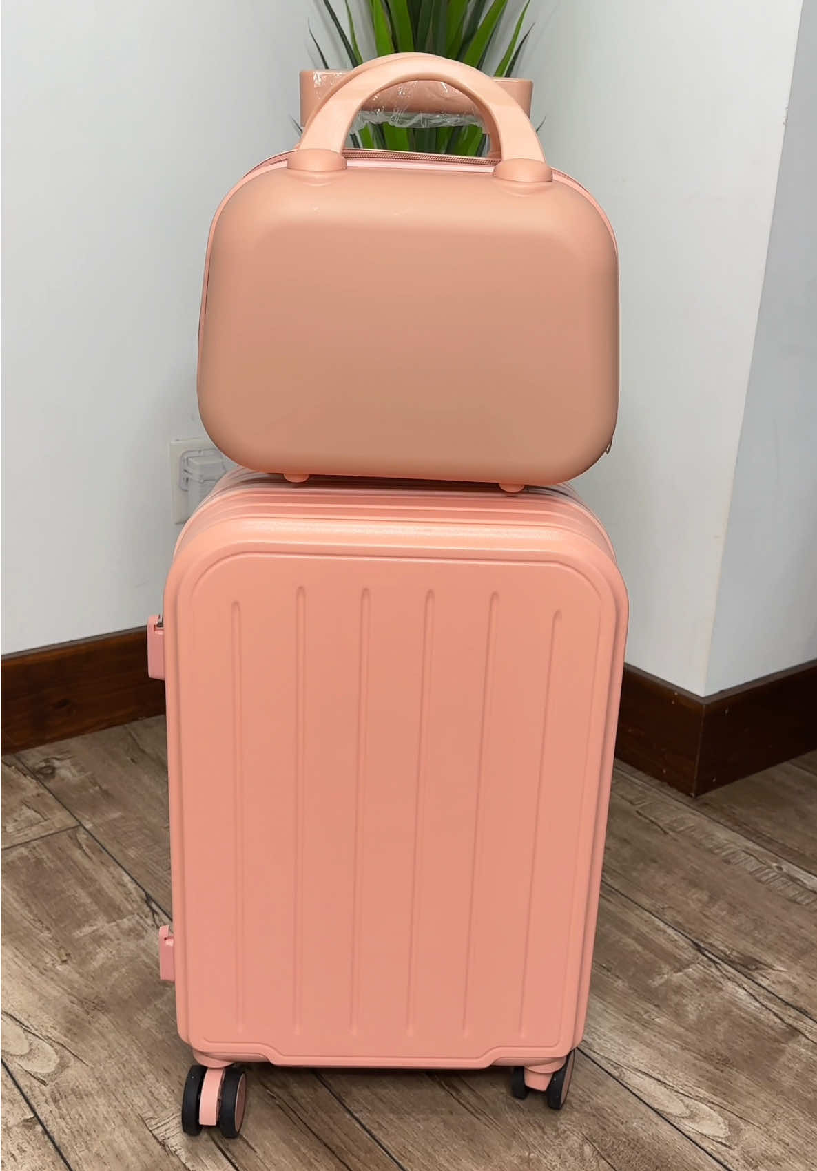 Cute 2 piece luggage set 😍 . . . . #luggageset #luggage #travel #suitcase #travellife #luggagebag #dealsforyoudays #tiktokshopfinds  #tiktokmademebuyit 