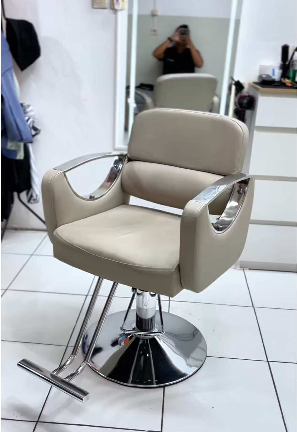 Membalas @Toxic_-  kursi barbershop hidrolik 💺 #kursibarber #kursibarbershop #kursibarbershopmurah #kursibarberhidrolik #grezzcut #grezzcuthairstudio #barbershopcikarang #barbershopcifest 