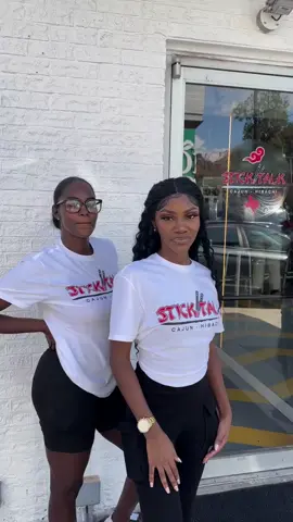 ‼️NEW BLACK OWNED LOCATION‼️ Let’s congratulate @sticktalkcajunhibachi on their first brick & mortar, which is located in Midtown! The concept fuses Japanese Hibachi  with Cajun flavors. The menu includes seafood, chicken, and beef entrees that come with a  choice of fried rice or noodles; you can also top your meal with one of their homemade sauces, which include spicy yum yum, sweet heat, and spicy garlic butter. Also, their menu is equipped with hand crafted cocktails. Check them out this week! Chef is @the_real_cheffrey  ————————————————————————————— Visit www.mysouthernbrand.com for content. ————————————————————————————— #MySOUTHERNBrand #FoodTruck #BlackOwned #Houston #NewOrleans #Texas #Louisiana #September #BlackBusiness #ThingstodoinHouston #ThingstoDo #Japanese #Cajun #Sushi 