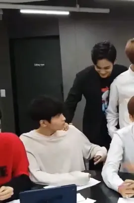 bisik bisik apanii ikut dong😌🤭 #minwon #mingyu #wonwoo 